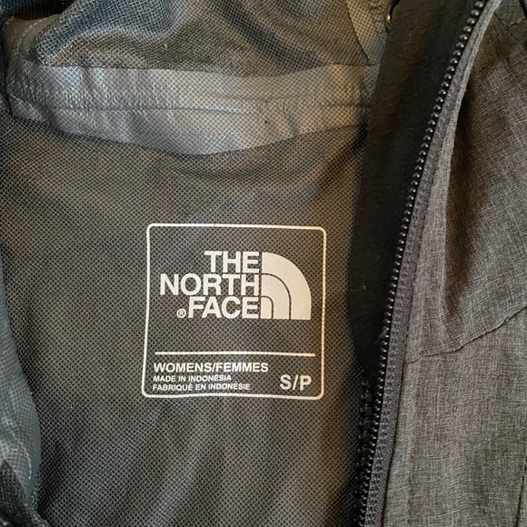 North Face Raincoat - Picture 5 of 9